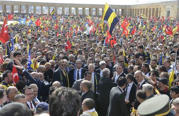 Fenerbahçeliler Anıtkabir'e koştu