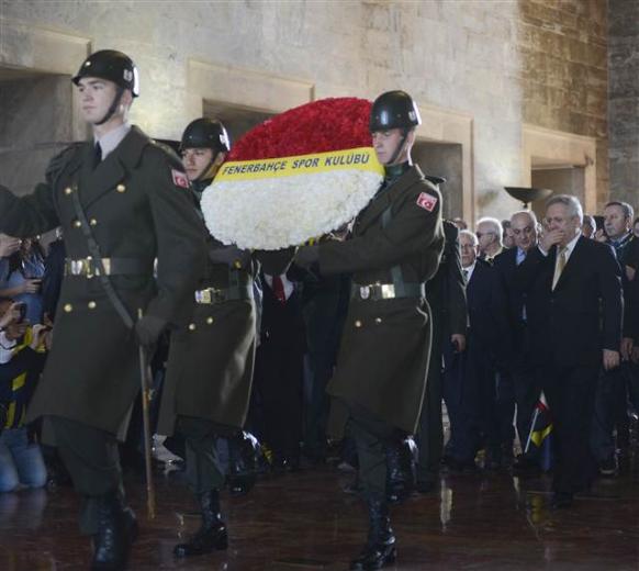 Fenerbahçeliler Anıtkabir'e koştu