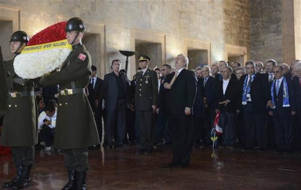 Fenerbahçeliler Anıtkabir'e koştu