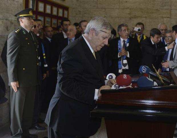 Fenerbahçeliler Anıtkabir'e koştu