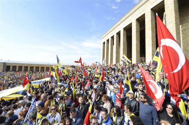 Fenerbahçeliler Anıtkabir'e koştu