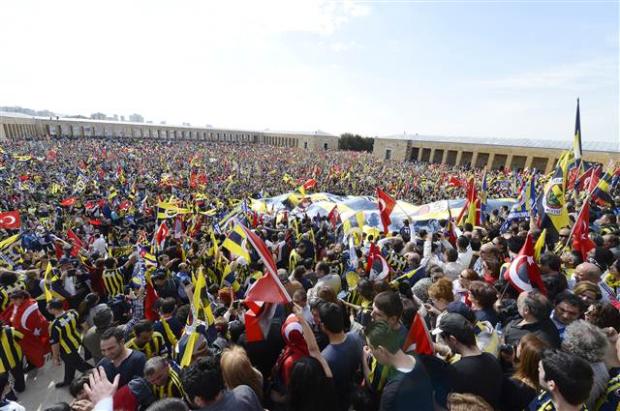 Fenerbahçeliler Anıtkabir'e koştu