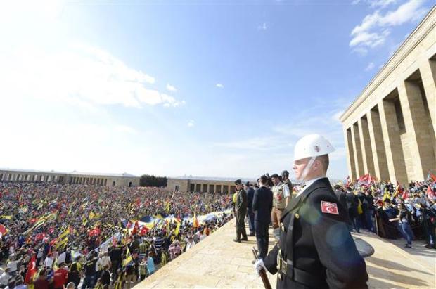 Fenerbahçeliler Anıtkabir'e koştu