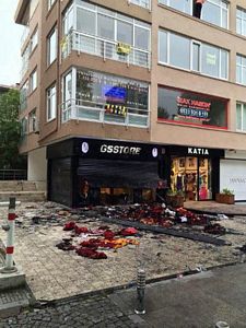 Yağmalanan GS Store'un son hali