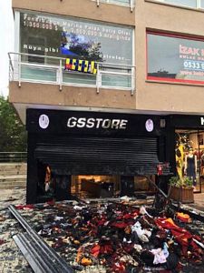 Yağmalanan GS Store'un son hali