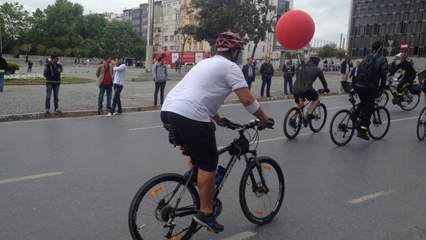 Gezi Parkı'nda kalabalık artıyor