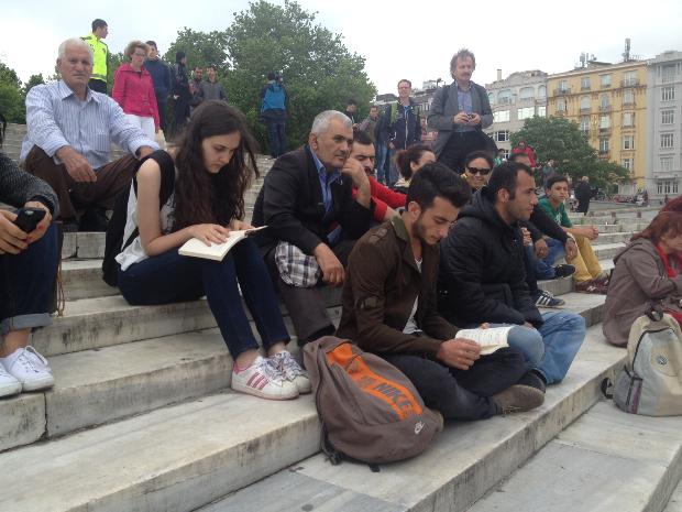 Gezi Parkı'nda kalabalık artıyor