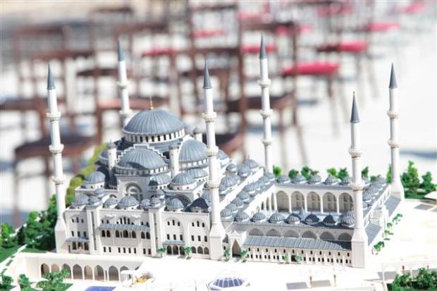 Çamlıca Camii ortaya çıkmaya başladı