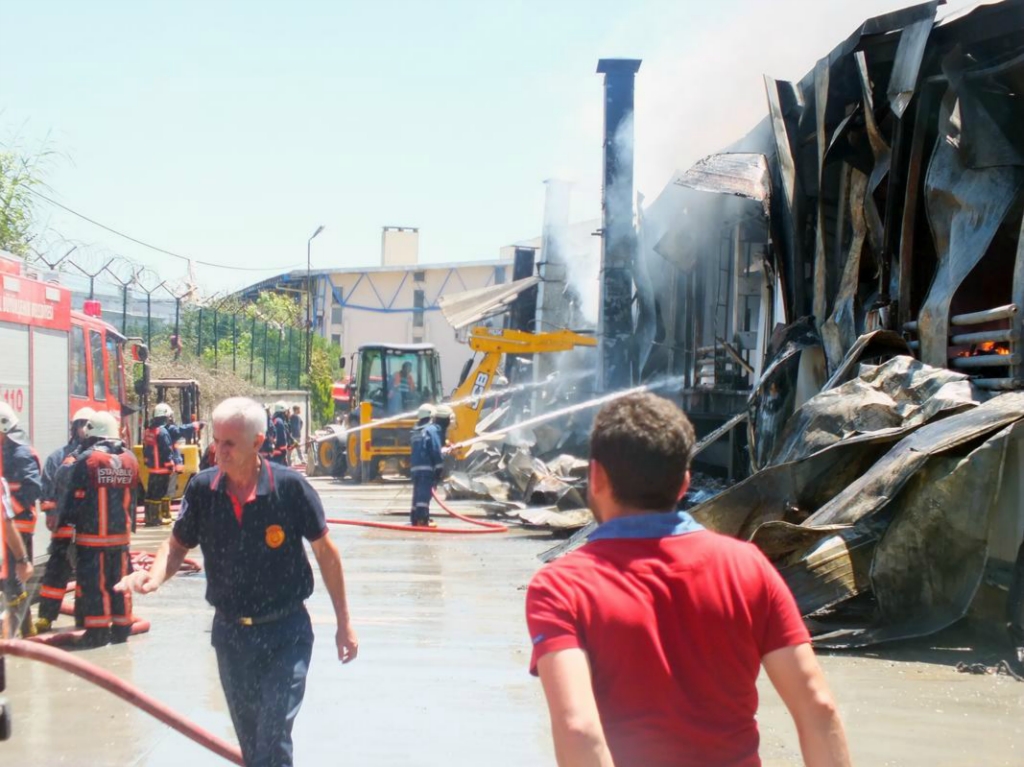 İstanbul'da fabrika yangını 