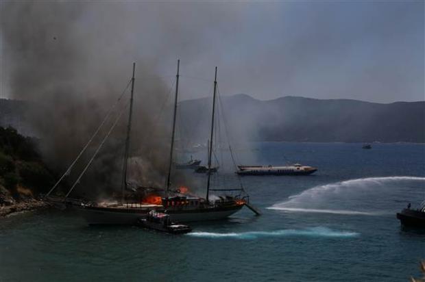 Bodrum'da yat alev alev yandı
