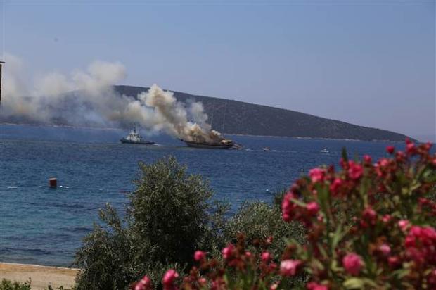 Bodrum'da yat alev alev yandı
