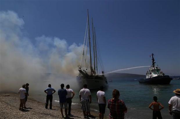 Bodrum'da yat alev alev yandı
