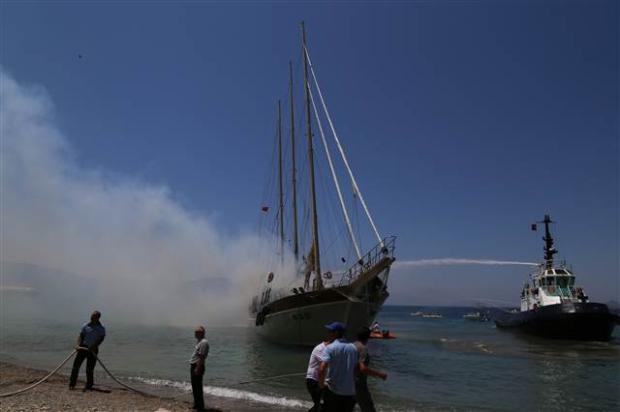 Bodrum'da yat alev alev yandı
