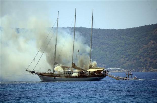 Bodrum'da yat alev alev yandı
