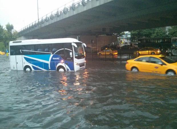 Üsküdar yine denizle birleşti