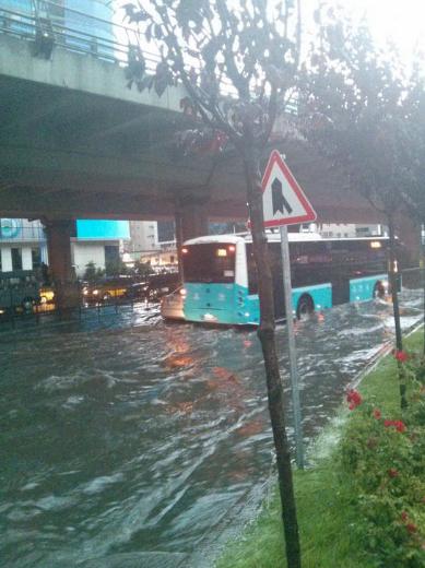 Üsküdar yine denizle birleşti