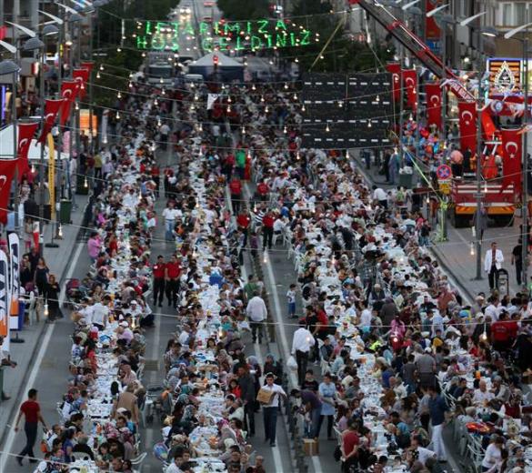 Sivas'ta 1.5 kilometrelik iftar