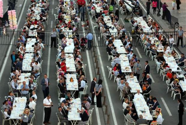 Sivas'ta 1.5 kilometrelik iftar