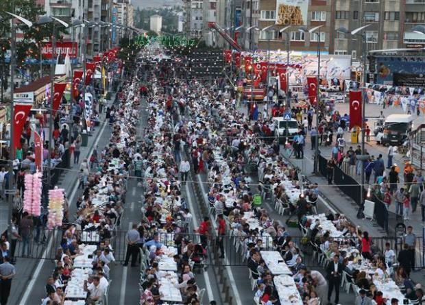 Sivas'ta 1.5 kilometrelik iftar