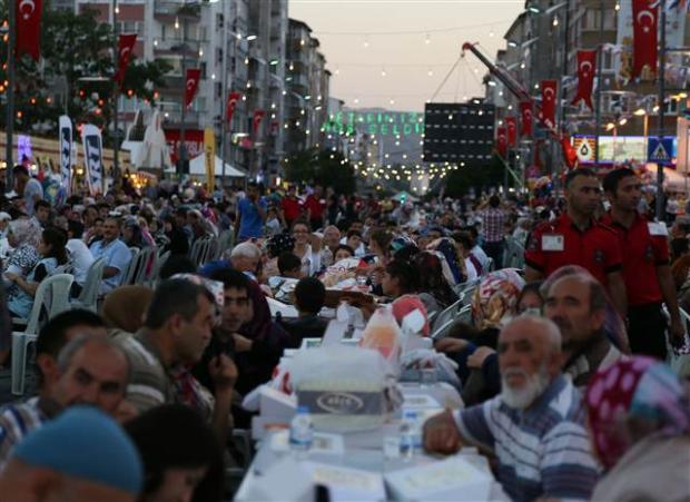 Sivas'ta 1.5 kilometrelik iftar