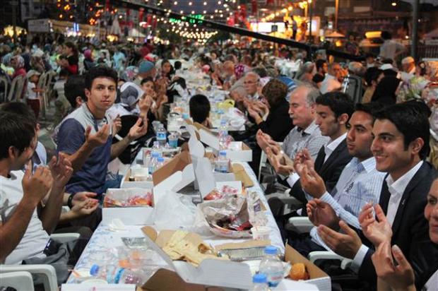 Sivas'ta 1.5 kilometrelik iftar