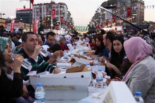 Sivas'ta 1.5 kilometrelik iftar