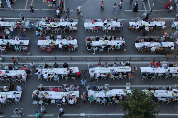 Sivas'ta 1.5 kilometrelik iftar