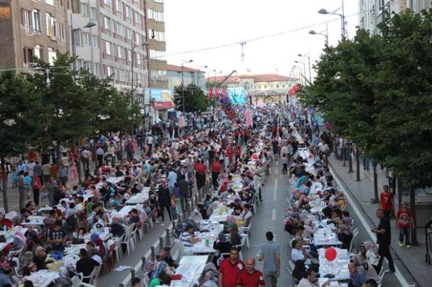 Sivas'ta 1.5 kilometrelik iftar