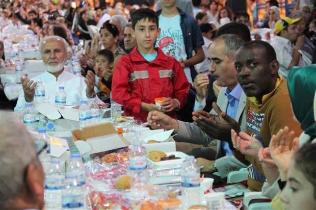 Sivas'ta 1.5 kilometrelik iftar