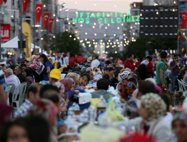 Sivas'ta 1.5 kilometrelik iftar