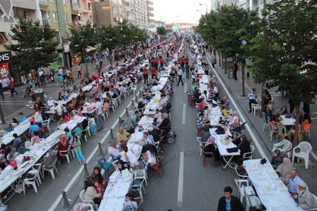 Sivas'ta 1.5 kilometrelik iftar