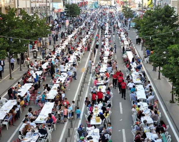 Sivas'ta 1.5 kilometrelik iftar