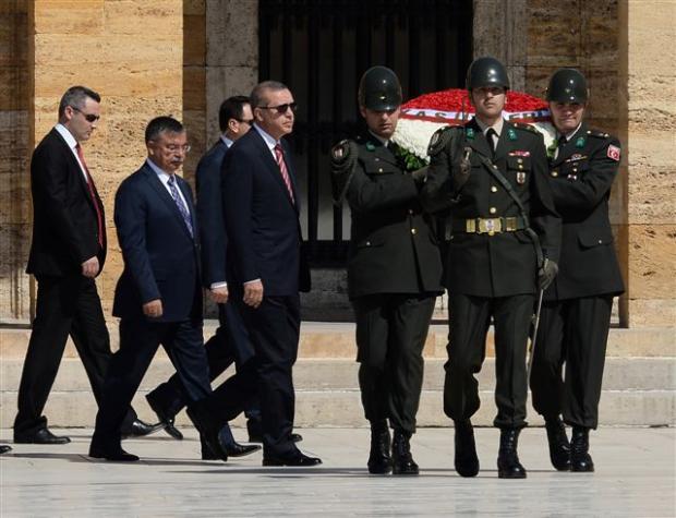 YAŞ üyeleri Anıtkabir'i ziyaret etti