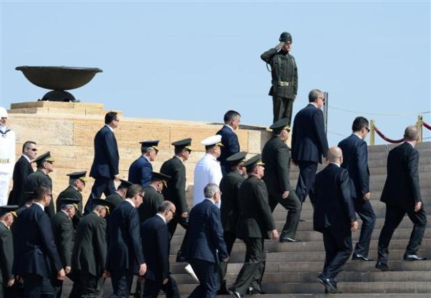 YAŞ üyeleri Anıtkabir'i ziyaret etti