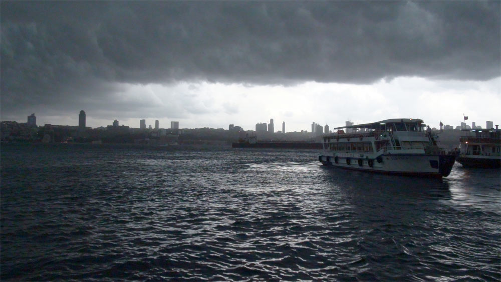 Üsküdar'da yine şok! Yolla deniz birleşti