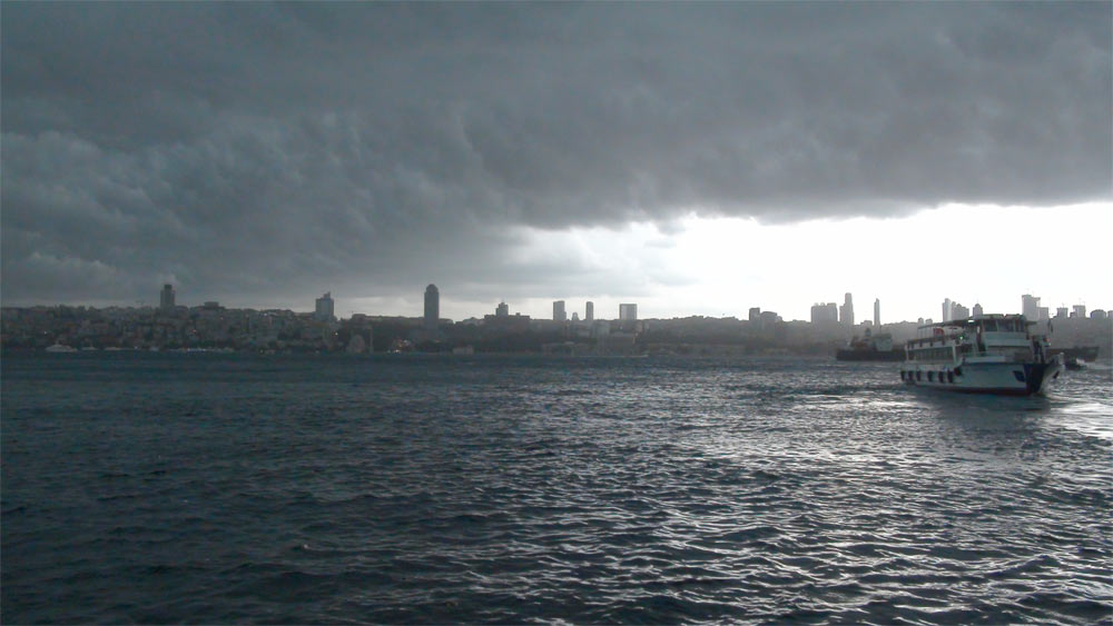 Üsküdar'da yine şok! Yolla deniz birleşti