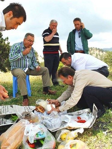 Siyasetçilerin yemekle imtihanı
