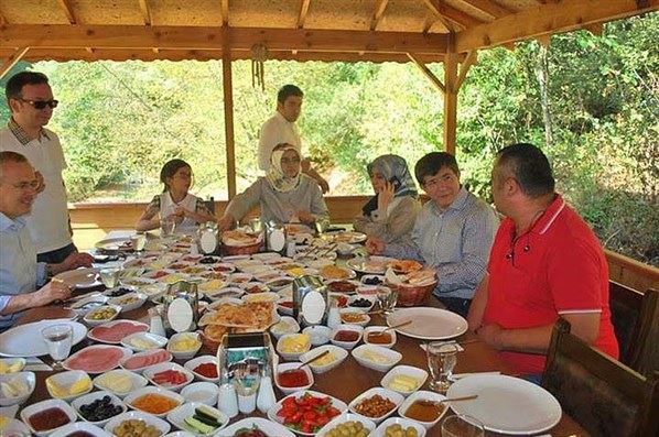 Siyasetçilerin yemekle imtihanı
