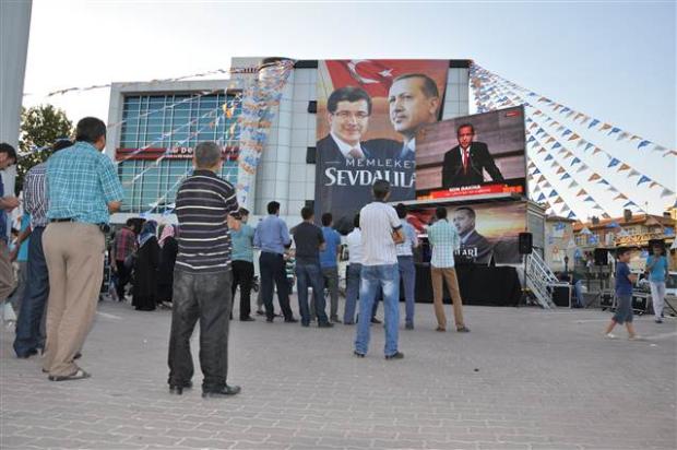 Davutoğlu'nun memleketinde sevinç
