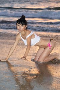 Vahşi güzel Bai Ling!
