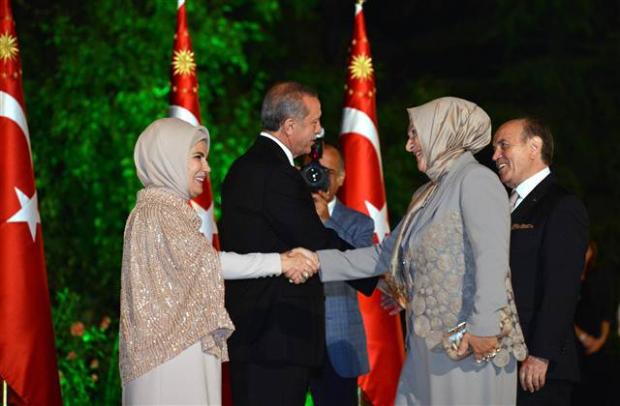 Cumhurbaşkanı Erdoğan tek tek elini sıktı