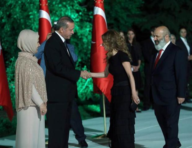 Cumhurbaşkanı Erdoğan tek tek elini sıktı