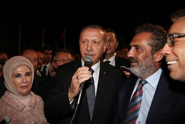 Cumhurbaşkanı Erdoğan tek tek elini sıktı