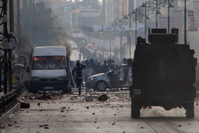 Yurtta Kobani gerginliği!
