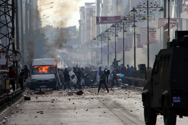 Yurtta Kobani gerginliği!
