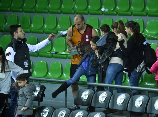 Galatasaray - Darüşşafaka basket maçında olaylar