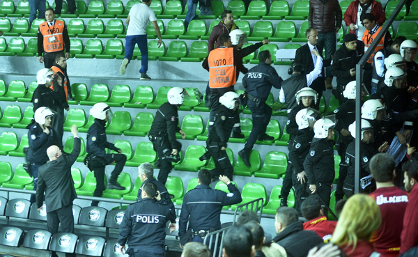 Galatasaray - Darüşşafaka basket maçında olaylar