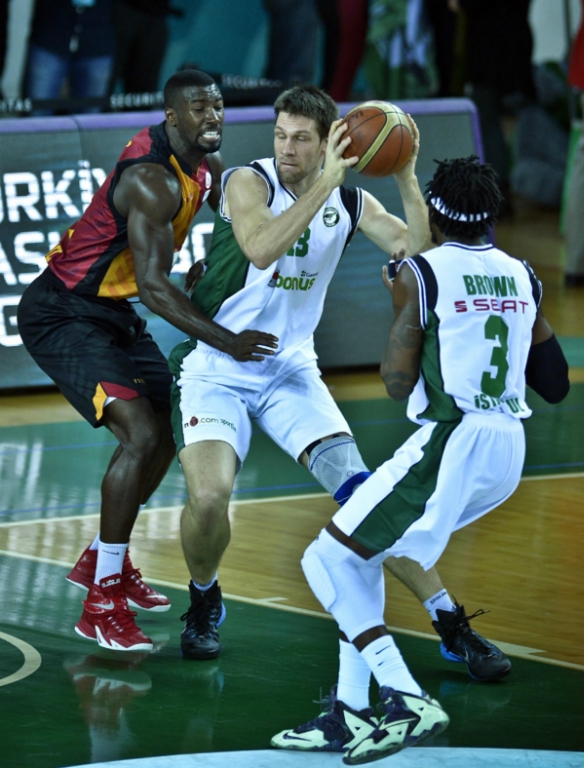 Galatasaray - Darüşşafaka basket maçında olaylar