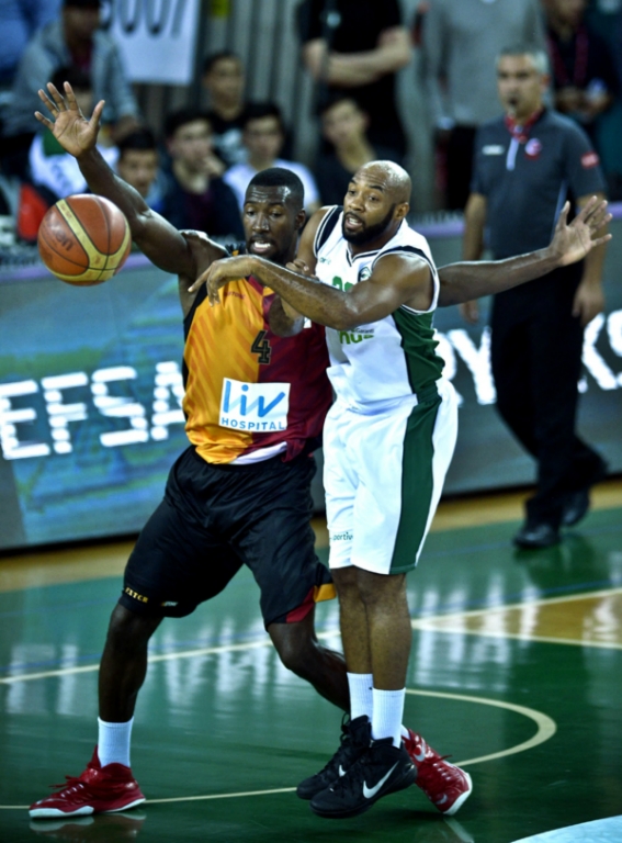 Galatasaray - Darüşşafaka basket maçında olaylar