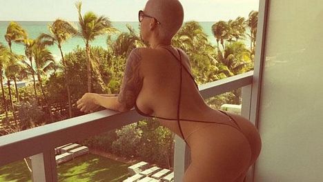 AMBER ROSE BİR ANDA POPÜLER OLDU